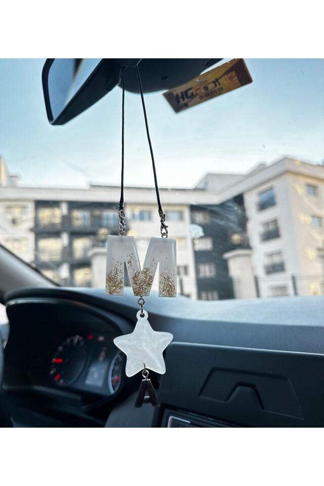 M Harf Eş Harfli Beyaz Üzeri Gold Simli Yıldızlı Epoksi Dikiz Ayna Süsü Sevgililer Günü Hediyelik