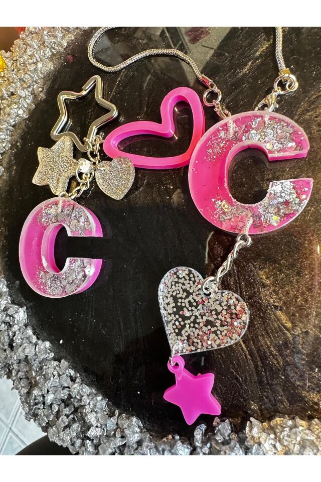 C Harf Pembe Zemin Üzeri Gümüş Glitter Süslü Epoksi Anahtarlık ve Dikiz Ayna Süsü Set Hediyelik