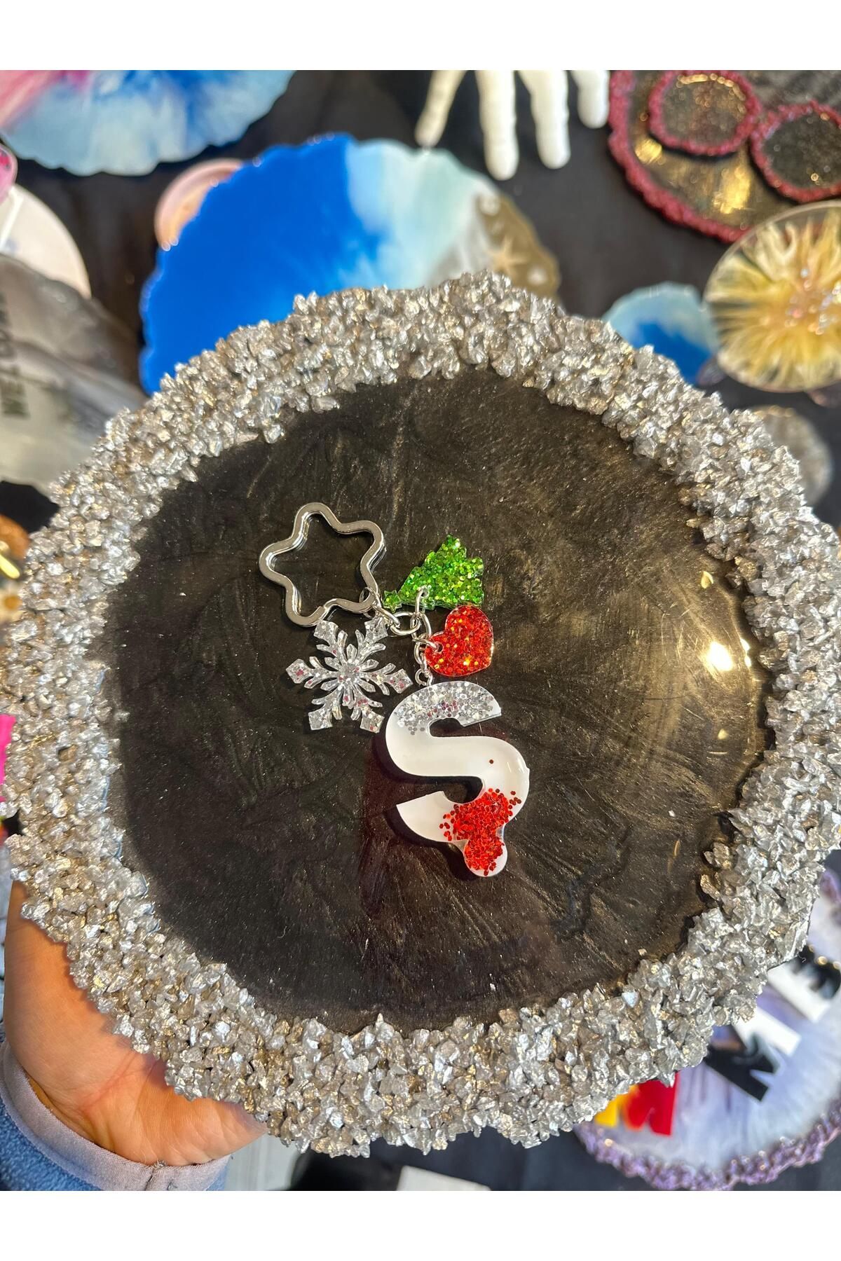 Ş Harf Yılbaşı Konsept Epoksi Anahtarlık Kartanesi Çam Ağacı Kalp Objeli Renkli Hediyelik Anahtarlık