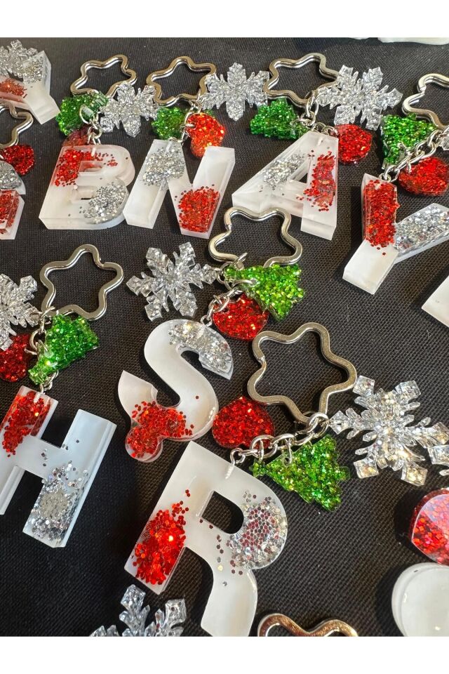 G Harf Yılbaşı Konsept Epoksi Anahtarlık Kartanesi Çam Ağacı Kalp Objeli Renkli Hediyelik Anahtarlık