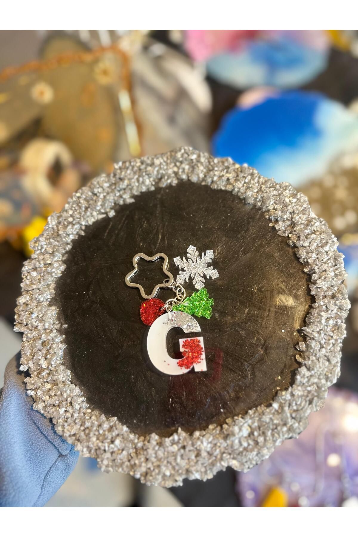 G Harf Yılbaşı Konsept Epoksi Anahtarlık Kartanesi Çam Ağacı Kalp Objeli Renkli Hediyelik Anahtarlık