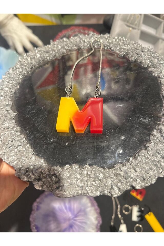 M Harf Taraftar Sarı Kırmızı Renk Epoksi Dikiz Ayna Süsü Hediyelik Araba Süsü