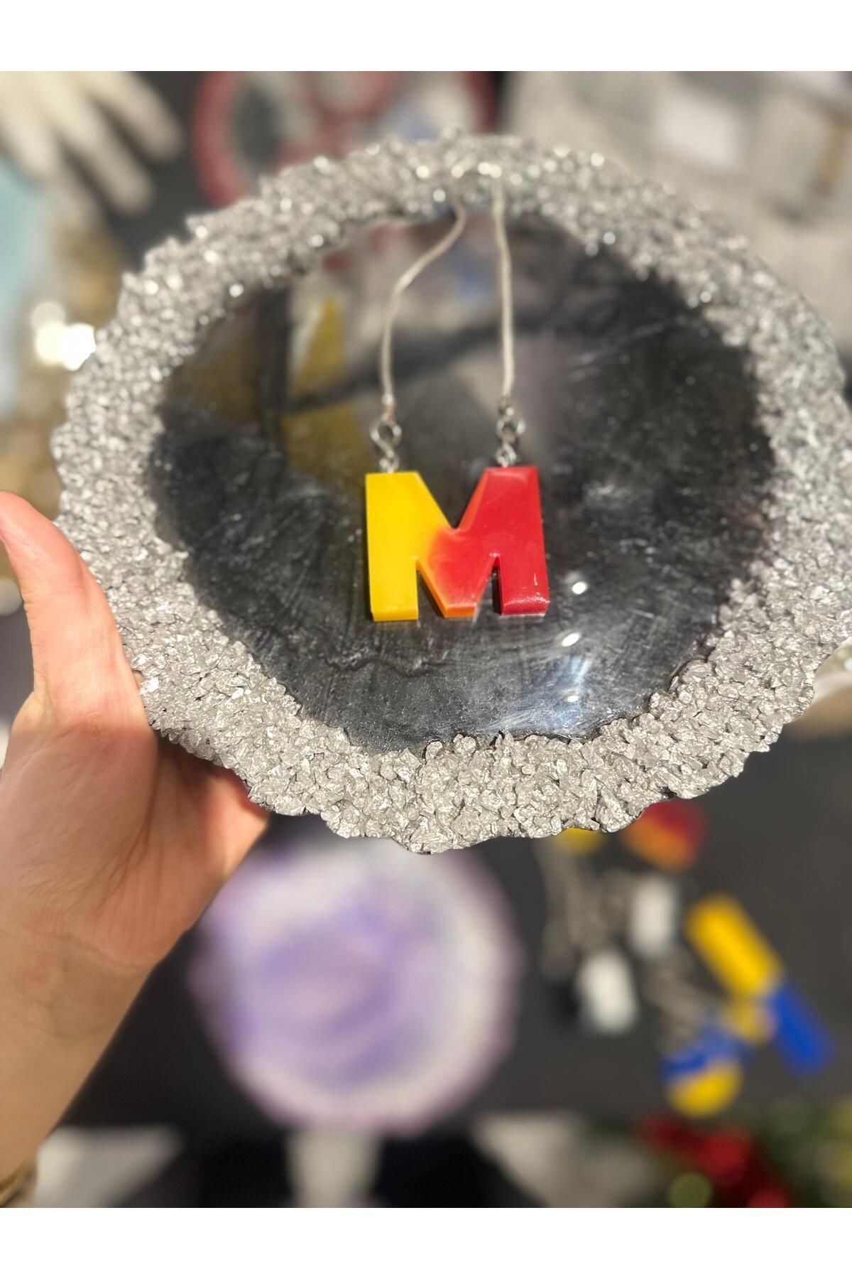 M Harf Taraftar Sarı Kırmızı Renk Epoksi Dikiz Ayna Süsü Hediyelik Araba Süsü