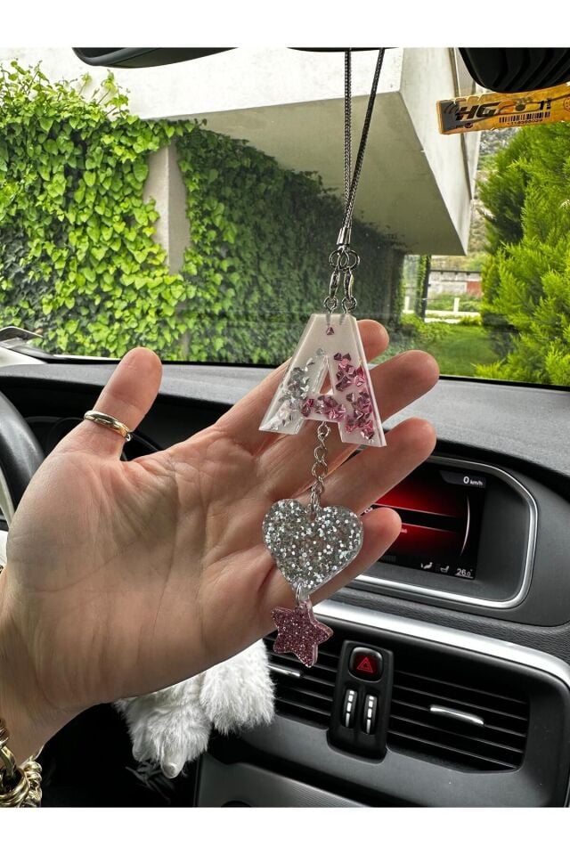 A Harf Beyaz Zemin Üzeri Pembe ve Gümüş Renk Kalpli Epoksi Dikiz Ayna Süsü Hediyelik Araba Süsü