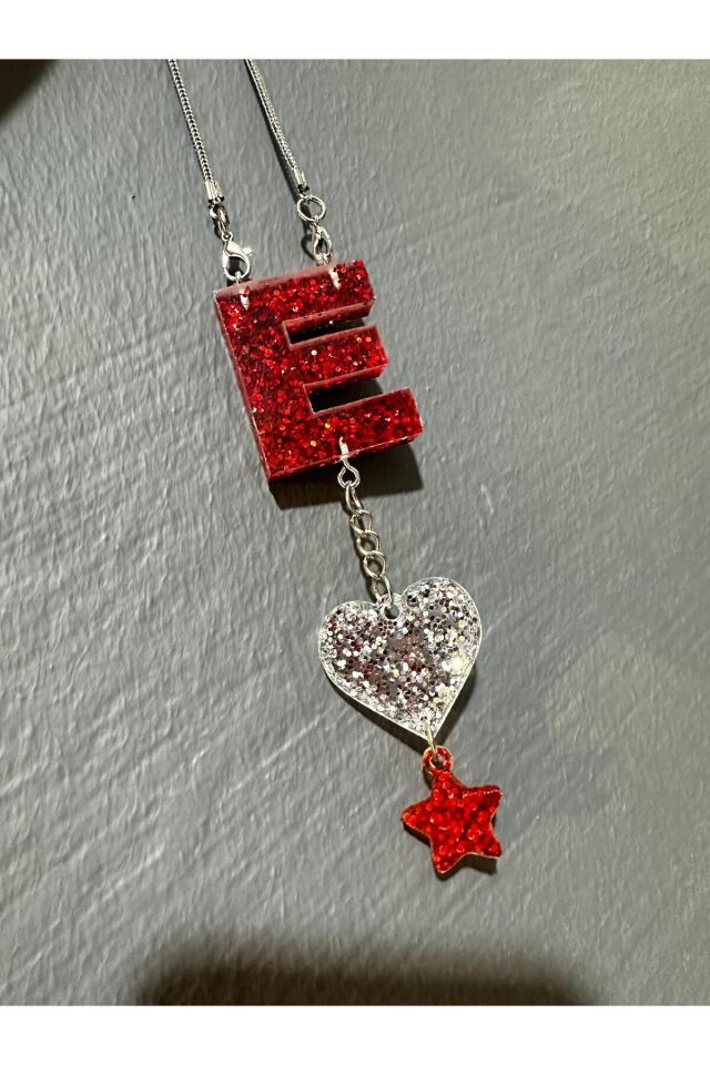 E Harf Simli Kırmızı Renk VIP Kalp ve Yıldız Objeli Epoksi Dikiz Ayna Süsü Hediyelik Araba Süsü