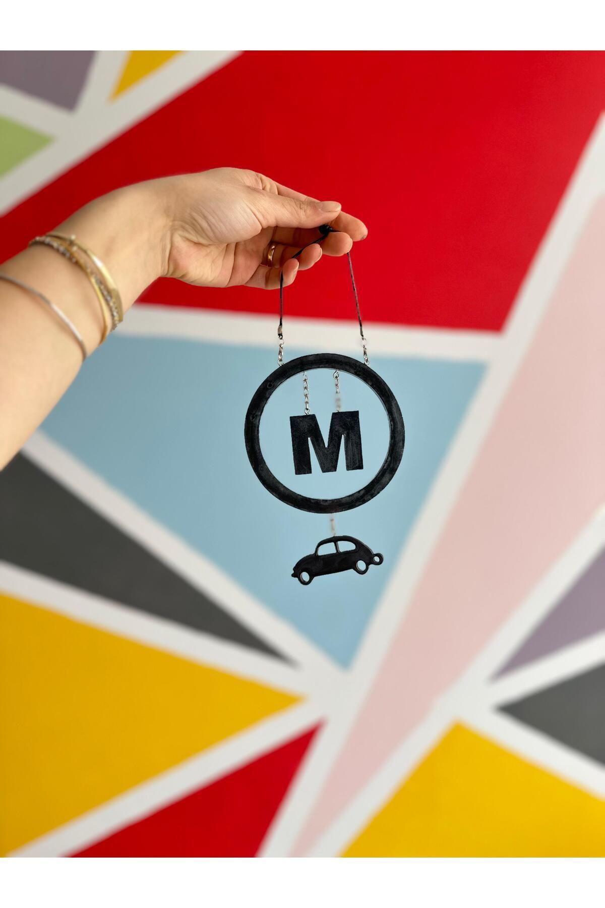 M Harfi Metalik Siyah Epoksi Araba Süsü Minik Araba Detaylı Dikiz Ayna Süsü Hediyelik